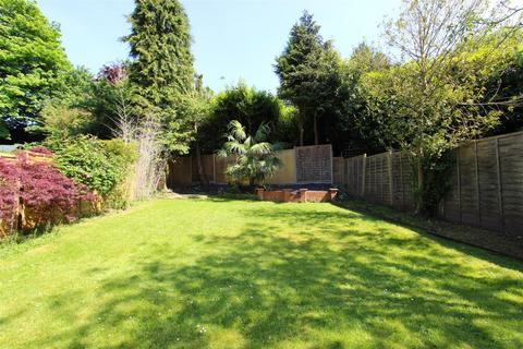 6 Sutton Lane, Banstead, SM7 3QP