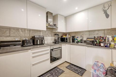 2 bedroom flat for sale, Chigwell Road, Woodford Green IG8