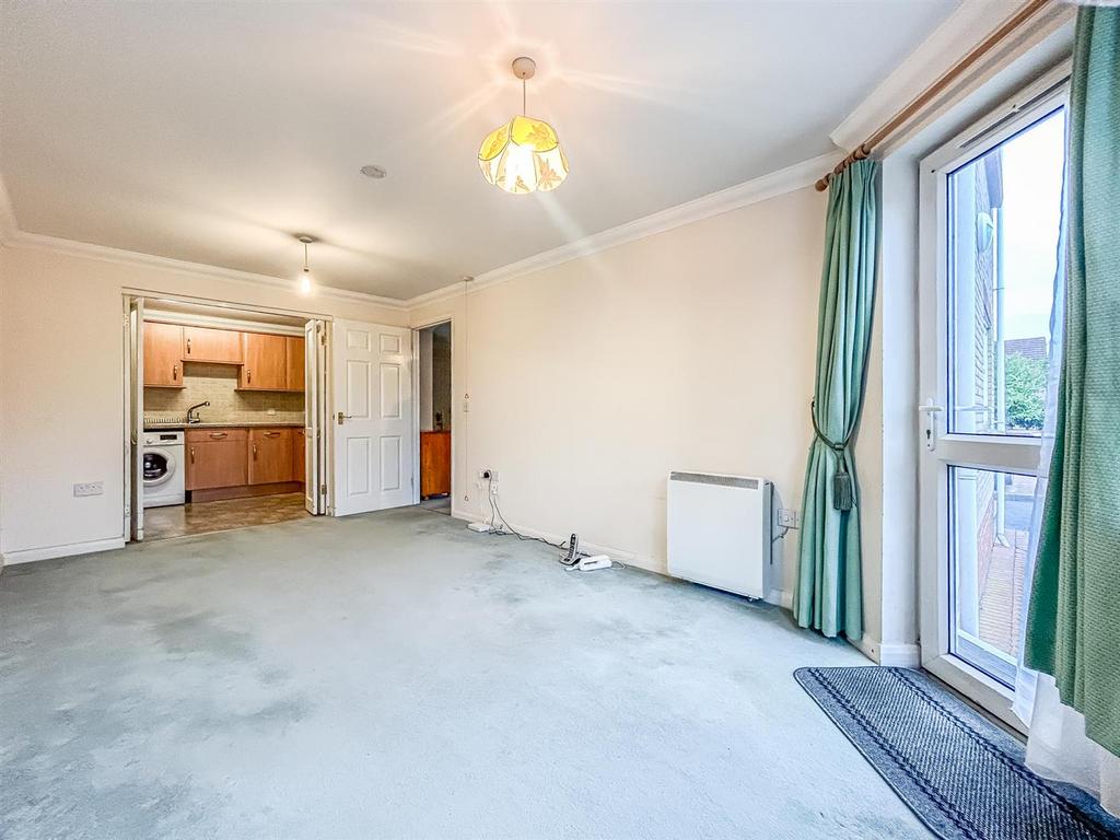 Southend Road, Hockley SS5 2 bed retirement property for sale £200,000