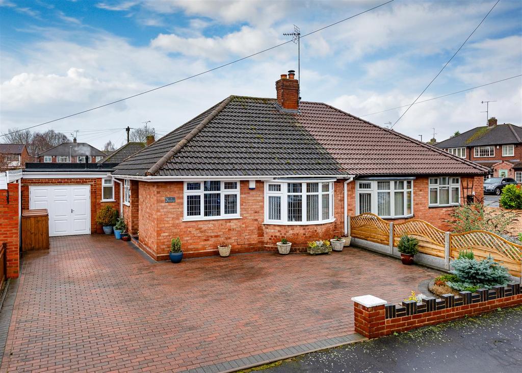 13 Kirkstone Crescent, Wombourne... 2 bed semidetached bungalow £320,000