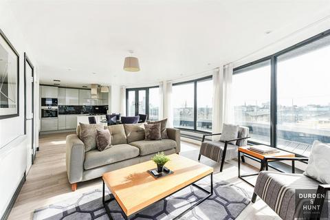 2 bedroom penthouse to rent, Bromehead Street, London, E1