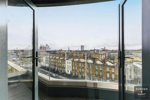 2 bedroom penthouse to rent - Bromehead Street, London, E1