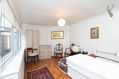 2 bedroom flat for sale, Church Lane, Loughton