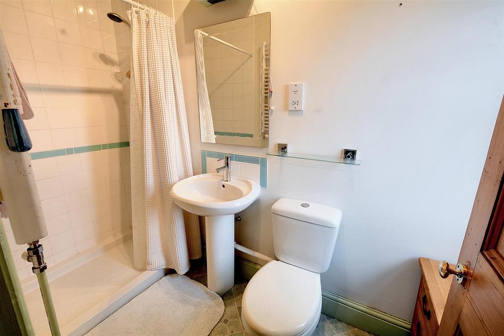 En-suite 2.jpg