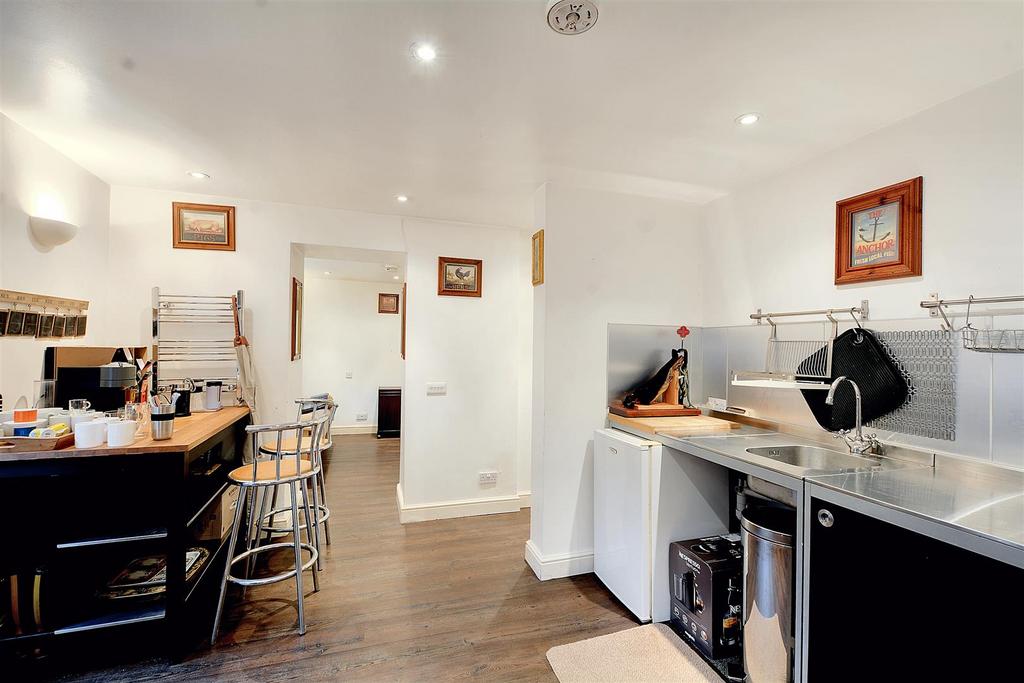 DSC 0728kitchen.jpg