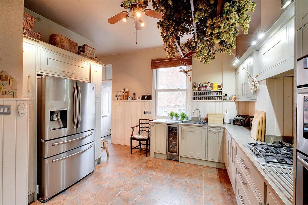 DSC 0701kitchen .jpg