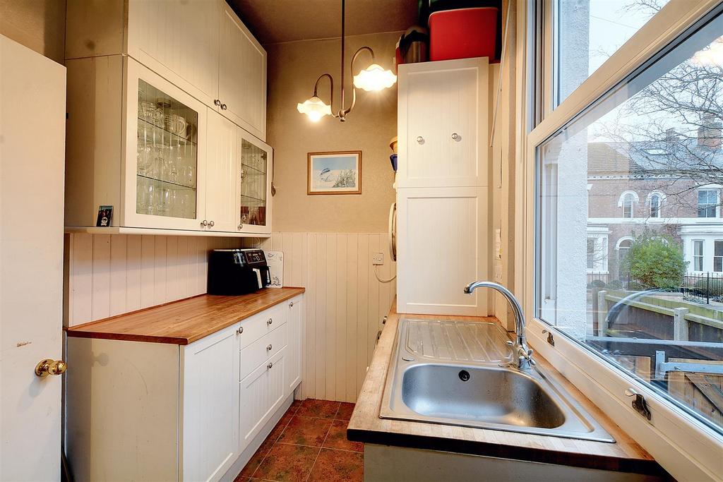 DSC 0704kitchen .jpg
