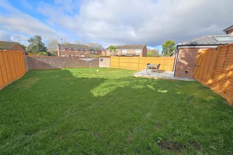 36 Field End, Farnham, GU9 9HZ