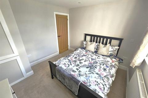 36 Field End, Farnham, GU9 9HZ