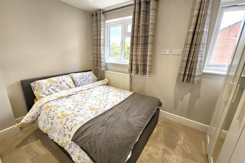 36 Field End, Farnham, GU9 9HZ