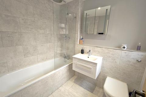 36 Field End, Farnham, GU9 9HZ