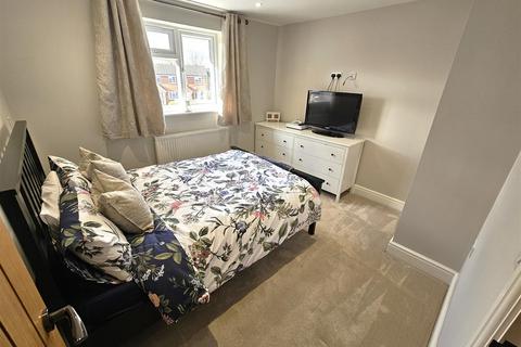 36 Field End, Farnham, GU9 9HZ