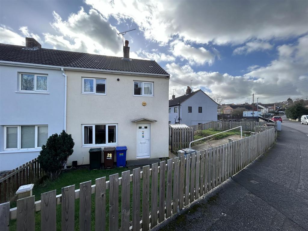 Welland Crescent, Elsecar, Barnsley 2 bed semi-detached house - £55,000