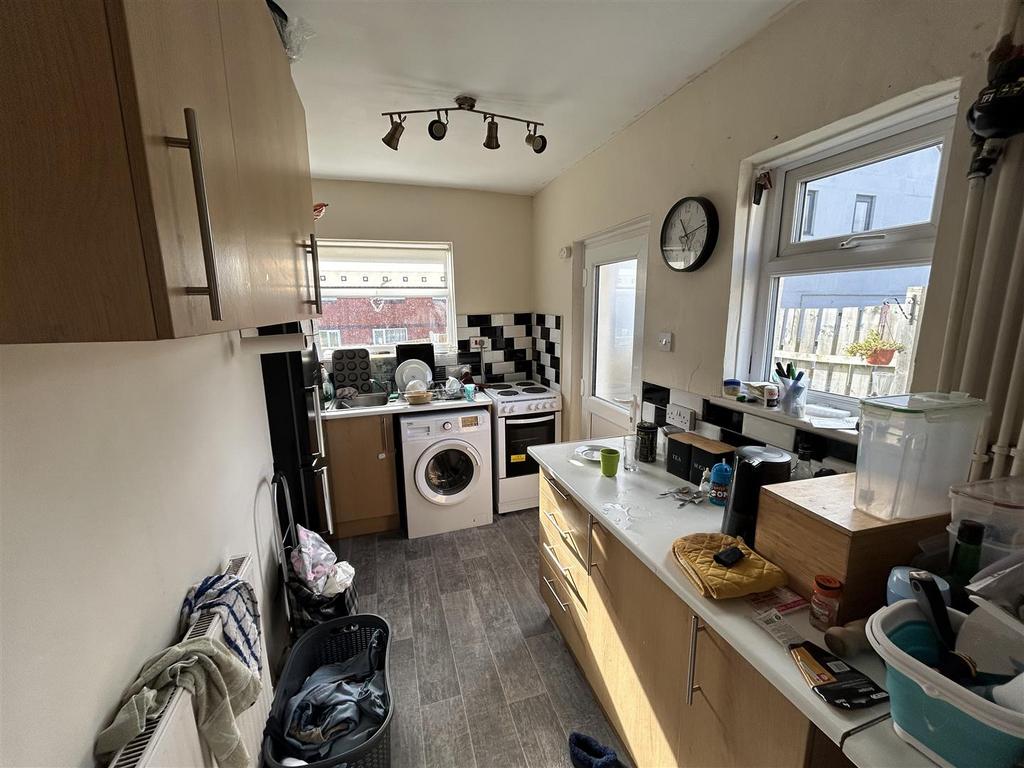 Welland Crescent, Elsecar, Barnsley 2 bed semidetached house £55,000