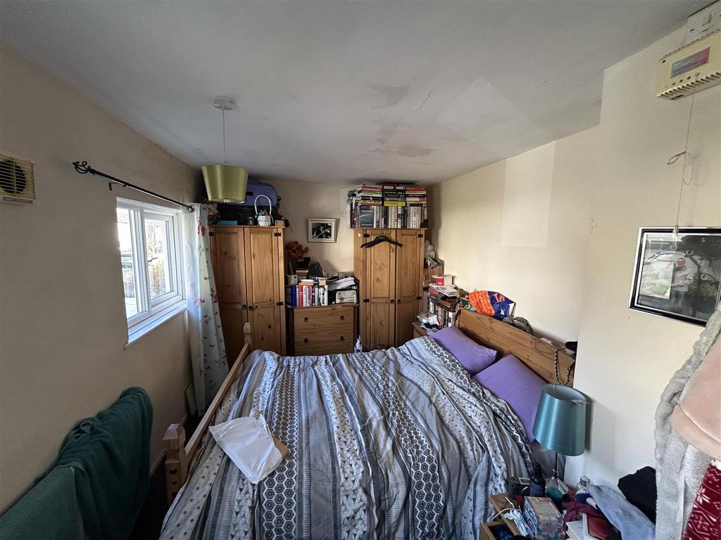 Welland Crescent, Elsecar, Barnsley 2 bed semidetached house £55,000