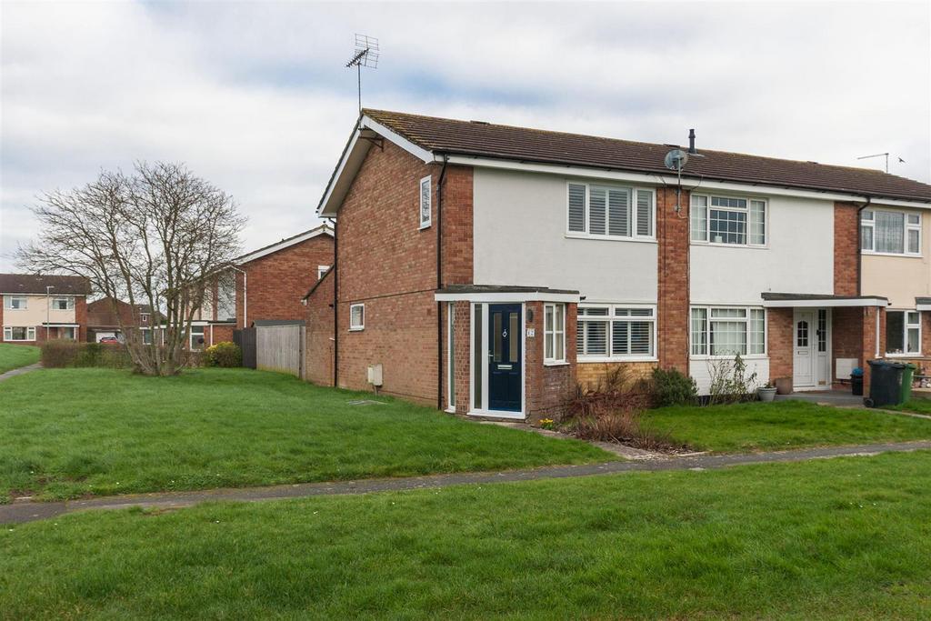 St. Andrews Close, Wroughton, Swindon... 3 bed end of terrace house for