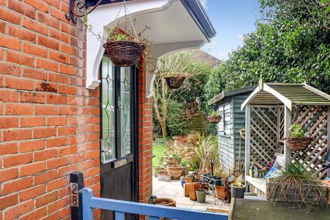 2 bedroom maisonette for sale, Albany Crescent, Claygate, Esher