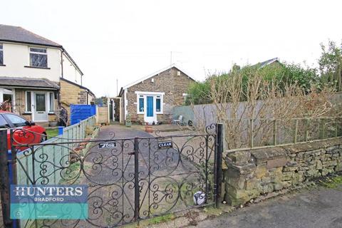 2 bedroom semi-detached bungalow for sale, Tyersal Avenue Tyersal, Bradford, West Yorkshire, BD4 8HJ