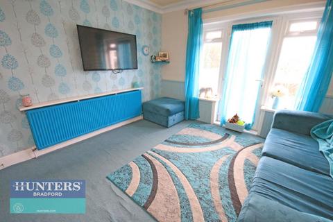 2 bedroom semi-detached bungalow for sale, Tyersal Avenue Tyersal, Bradford, West Yorkshire, BD4 8HJ - SR