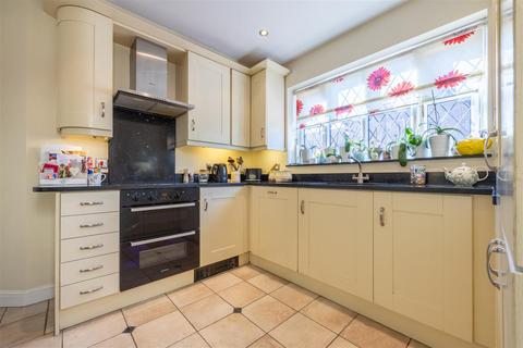 3 bedroom detached house for sale, Alleyn Place, Westcliff-On-Sea