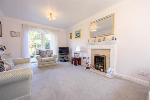 3 bedroom detached house for sale, Alleyn Place, Westcliff-On-Sea