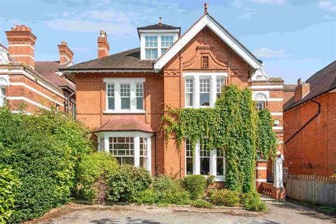 10 Edge Hill, London, SW19 4LP