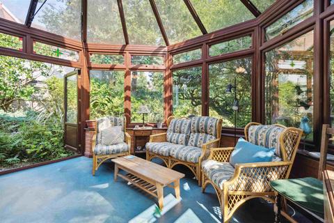 10 Edge Hill, London, SW19 4LP