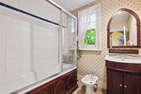 10 Edge Hill, London, SW19 4LP