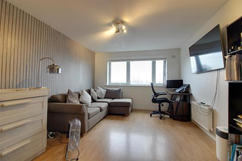 1 bedroom flat to rent - Cosmopolitan Court, Main Avenue, Enfield