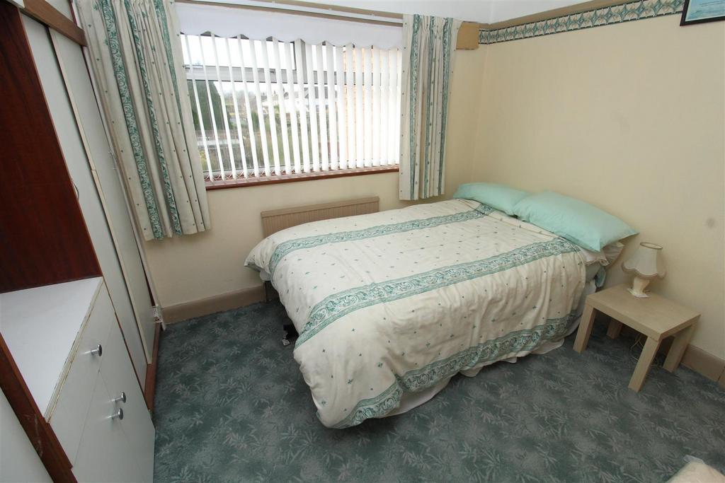 Bed2a.JPG