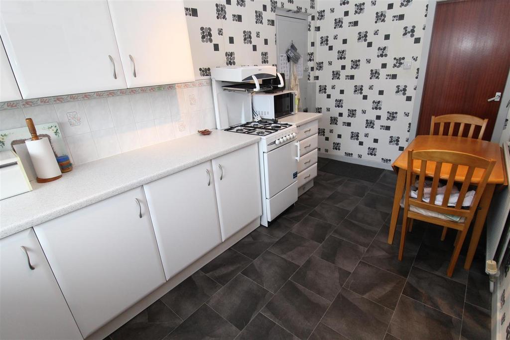 Kitchen1.JPG