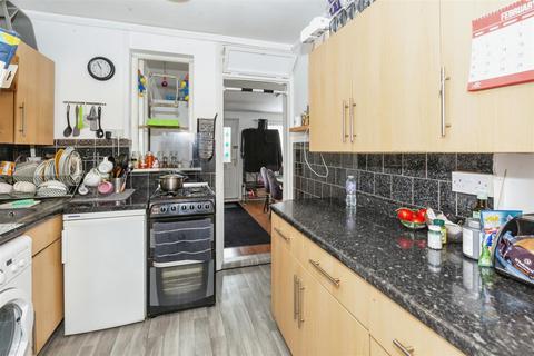 4 bedroom semi-detached house for sale, Leeds Road, Slough