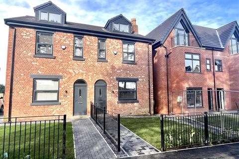 3 bedroom semi-detached house to rent, Trenchard Drive, Manchester