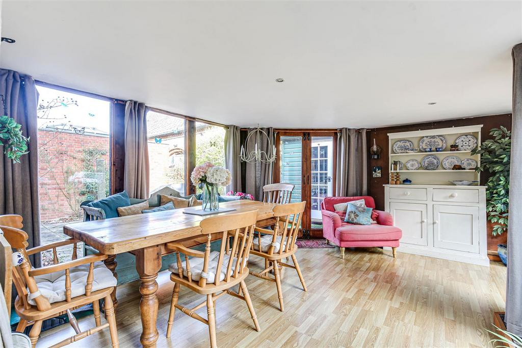 7 Dining room.jpg