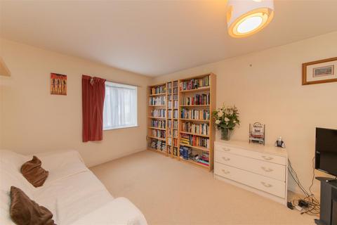 1 bedroom flat for sale, Swynford Gardens, Hendon, London