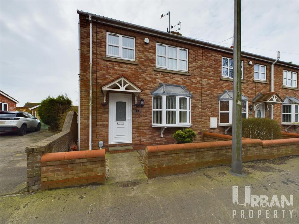 Main Road, Thorngumbald, Hull 3 bed house for sale £165,000