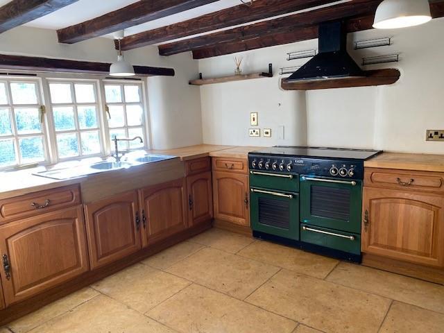 Kitchen 2.jpg