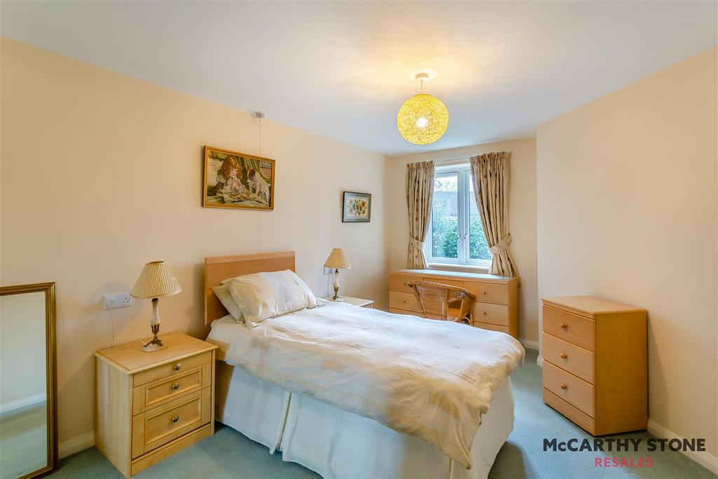 8585202-interior14.jpg