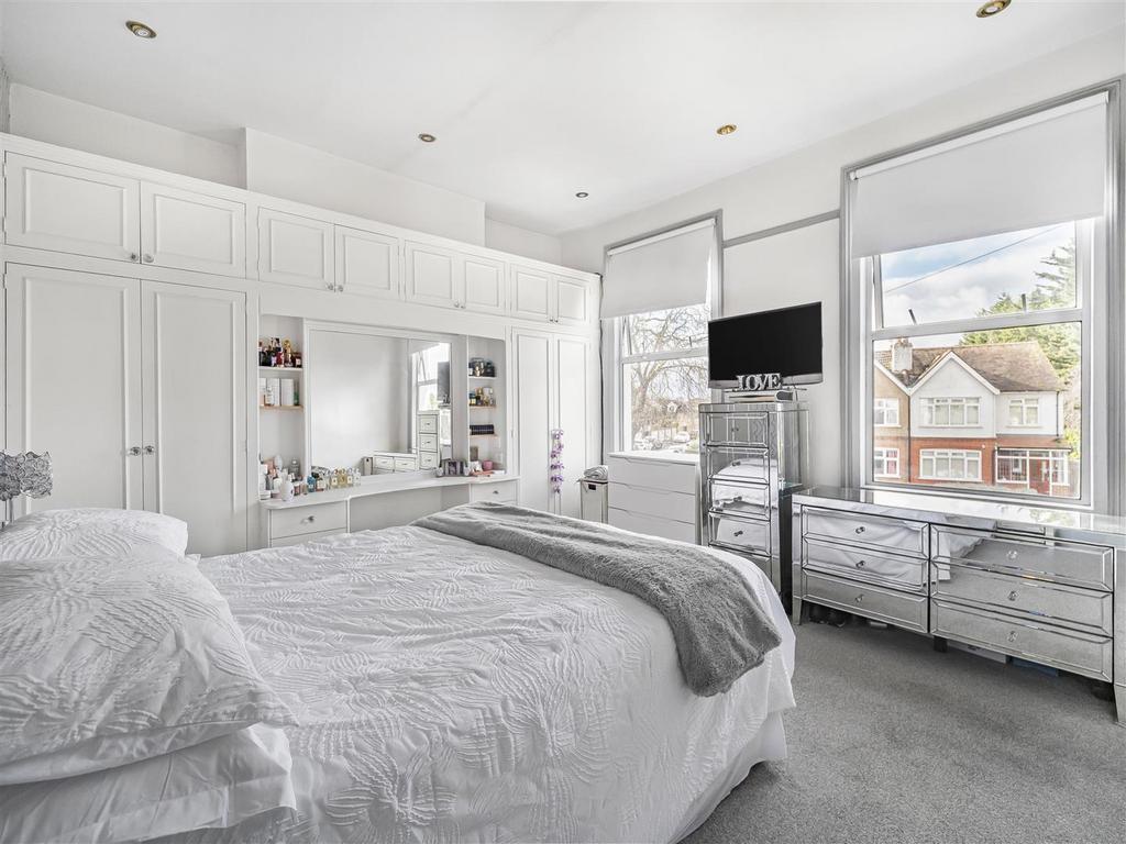 Stanwell Road Bedroom 1 windows.jpg