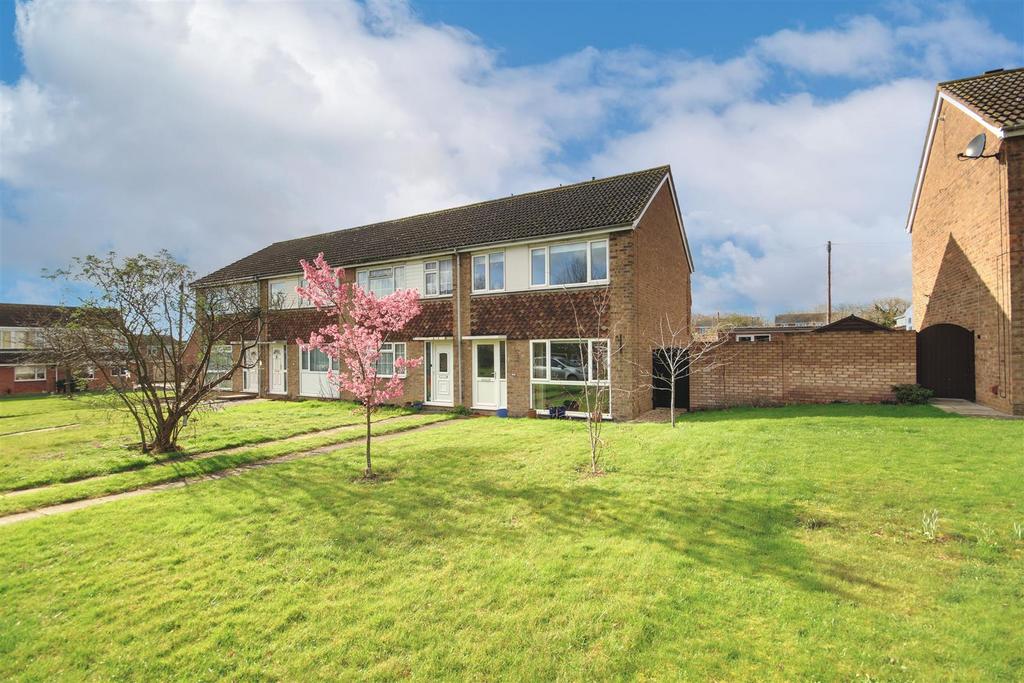 Ramsey Road, St. Ives 3 bed end of terrace house £290,000