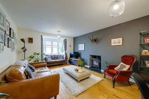 4 bedroom detached house for sale - Fairway Close, Worthing