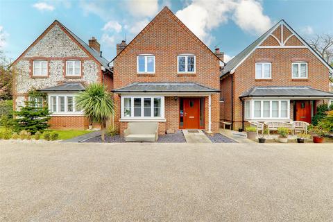 4 bedroom detached house for sale, Fairway Close, Worthing
