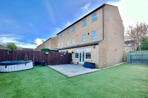 4 bedroom townhouse for sale, Bretton Close, Brierley, Barnsley