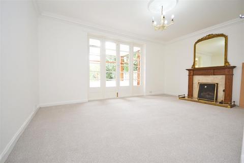 4 bedroom detached house to rent, Church Road, Isleworth