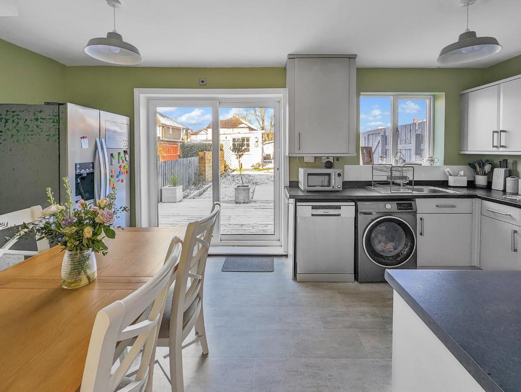Kitchen 1.jpg