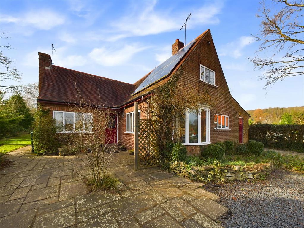 Roxby Nook, Roxby Road, ThorntonLeDale, Pickering, YO18 7SX 4 bed