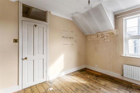10 Middle Lane, Epsom, KT17 1DP