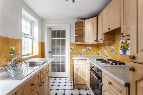 10 Middle Lane, Epsom, KT17 1DP