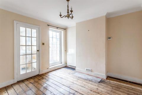 10 Middle Lane, Epsom, KT17 1DP