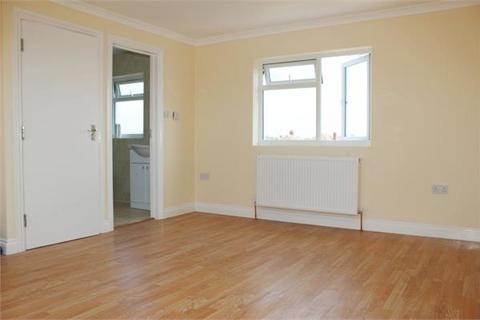 Property to rent, Station Approach, Ruislip
